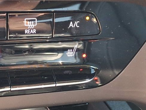 Used 2023 Buick Envision Essence AWD/4WD image 23
