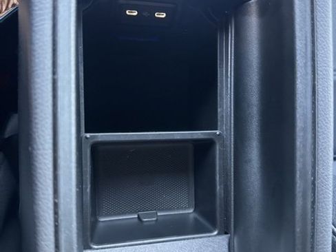 Used 2024 Mercedes-Benz GLC 300 4MATIC image 24