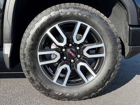 Used 2025 GMC Sierra 1500 AT4 w/ AT4 Premium Package image 18