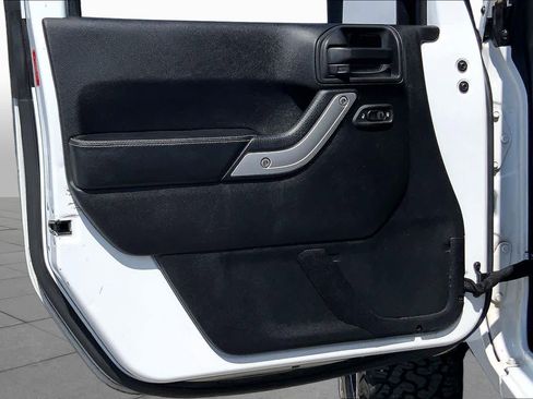 Used 2014 Jeep Wrangler Unlimited Rubicon AWD/4WD image 21