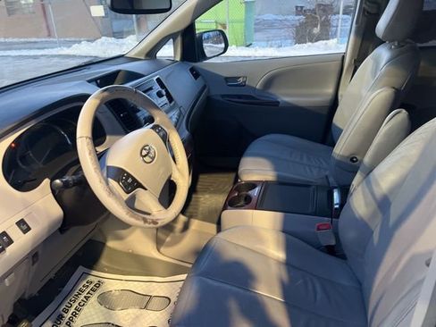 Used 2014 Toyota Sienna Limited image 12
