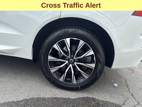 Used 2025 Volvo XC60 B5 Plus AWD/4WD image 9
