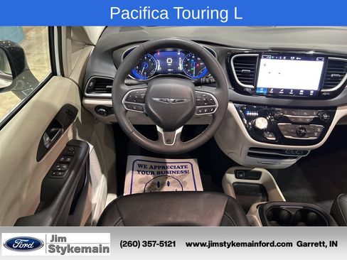 Used 2024 Chrysler Pacifica Touring-L FWD image 26