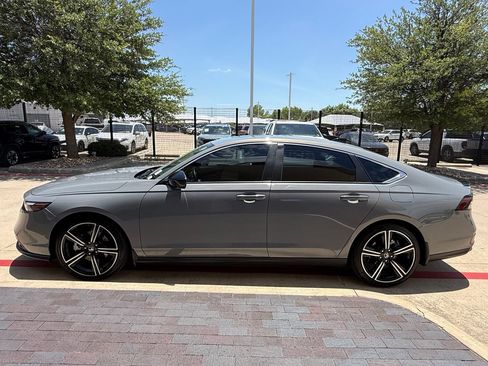 Used 2025 Honda Accord Sport image 2