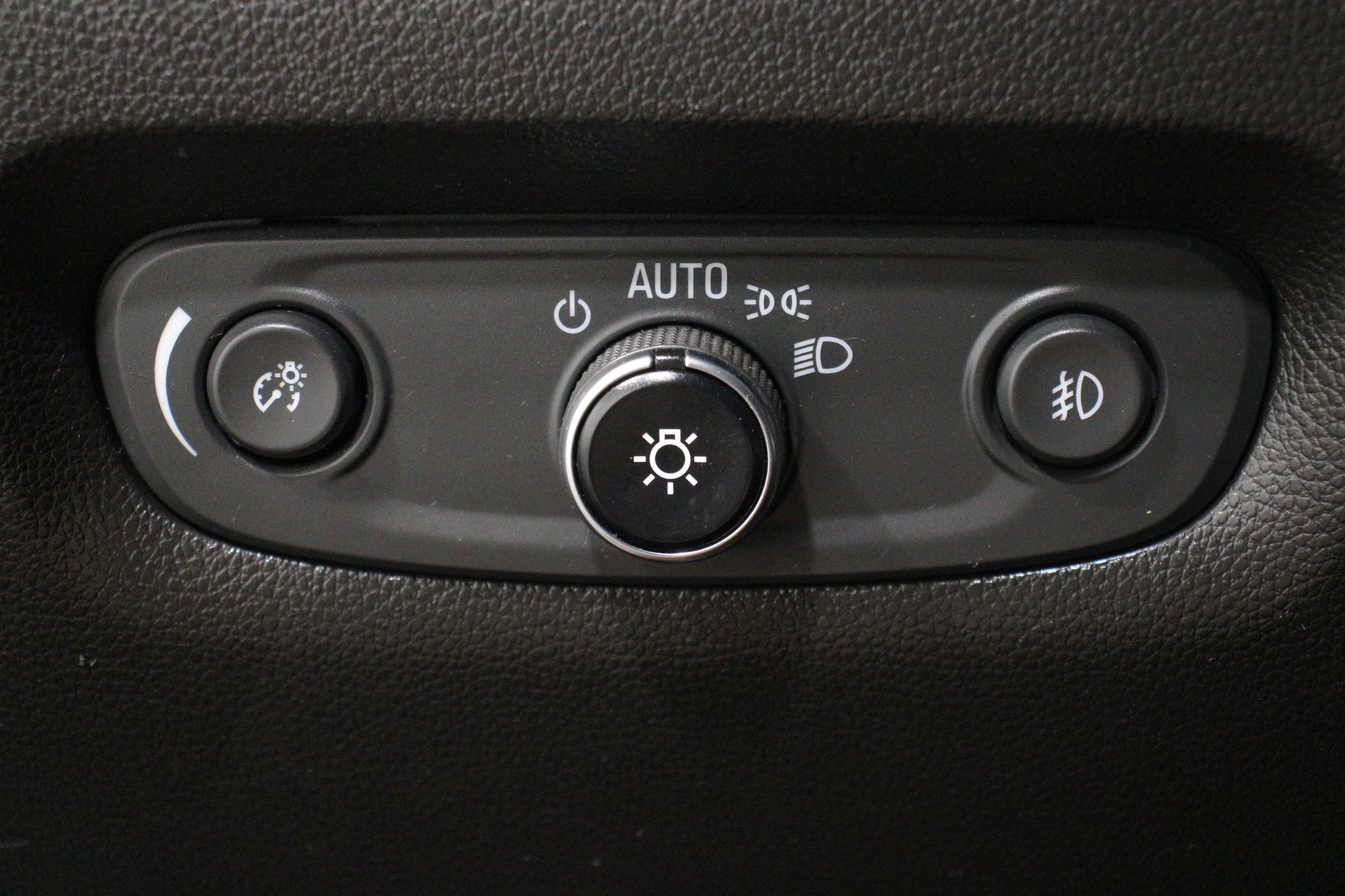 Used 2021 Chevrolet Traverse LT FWD image 11