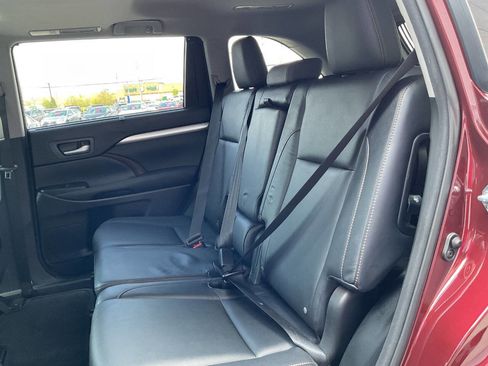 Used 2015 Toyota Highlander XLE AWD/4WD image 31