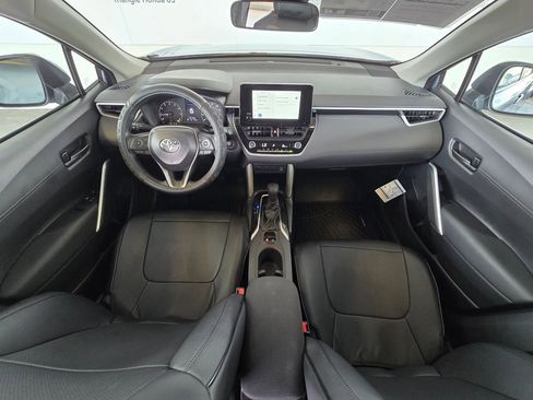 Used 2025 Toyota Corolla Cross LE FWD image 9