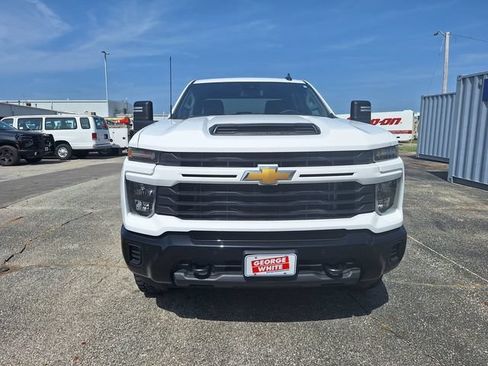 Used 2025 Chevrolet Silverado 2500 Custom w/ Custom Value Package AWD/4WD image 9
