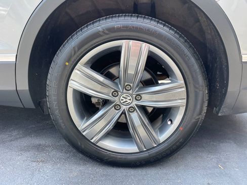Used 2020 Volkswagen Tiguan SEL w/ 3rd Row Seat Package AWD/4WD image 28