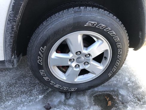 Used 2012 Jeep Grand Cherokee Laredo w/ Laredo E Group image 20