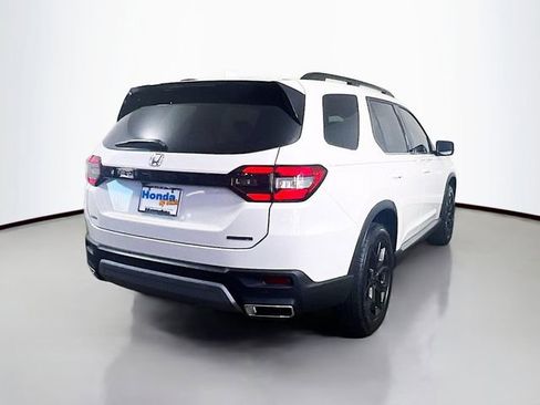Used 2025 Honda Pilot Touring image 22