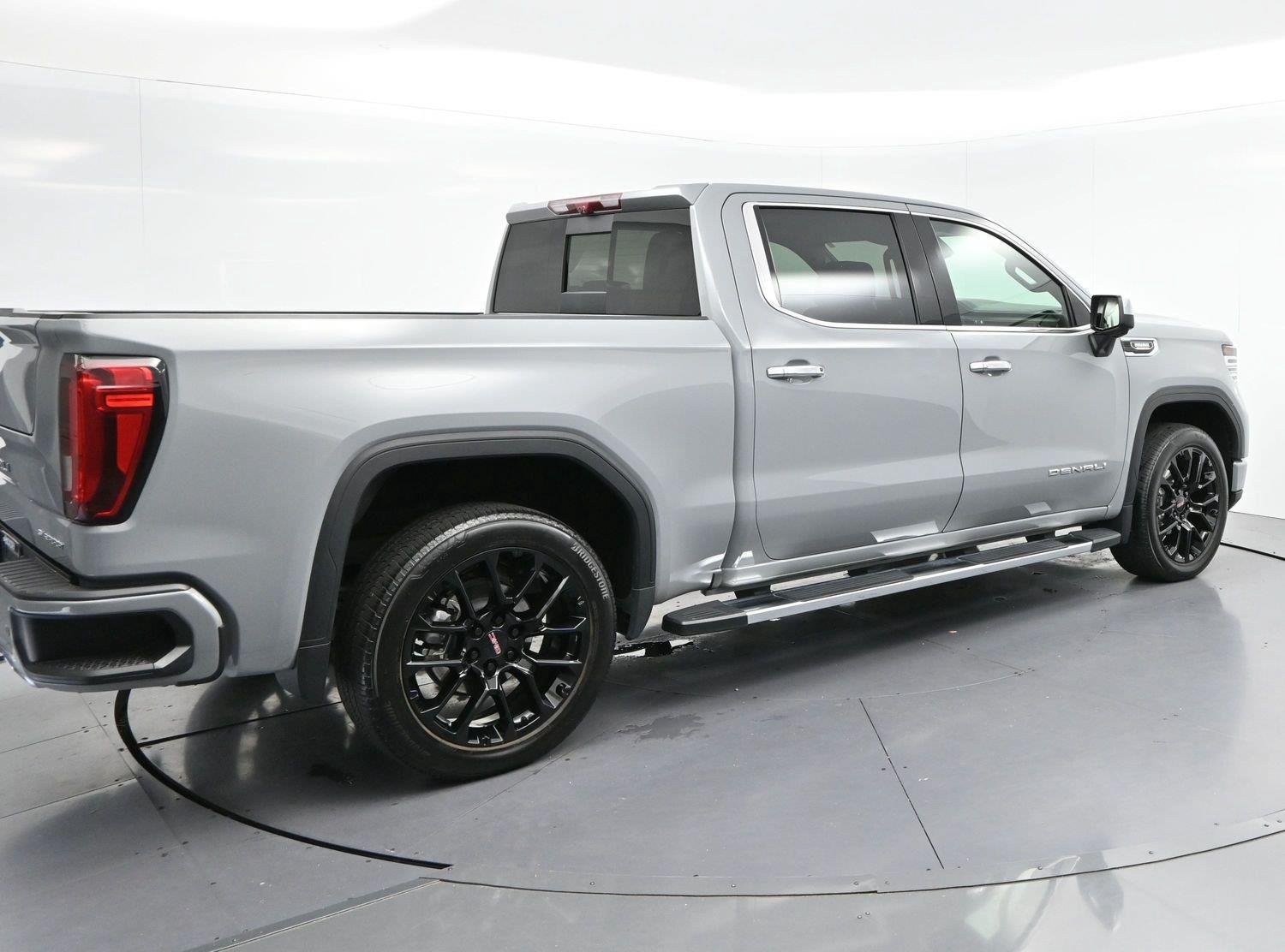 Used 2025 GMC Sierra 1500 Denali w/ Technology Package AWD/4WD image 7