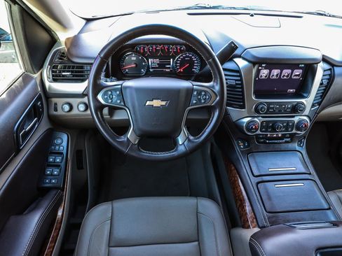 Used 2020 Chevrolet Suburban Premier image 33