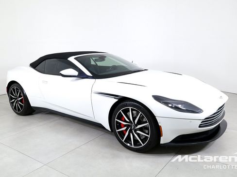 Used 2020 Aston Martin DB11 Volante RWD image 3