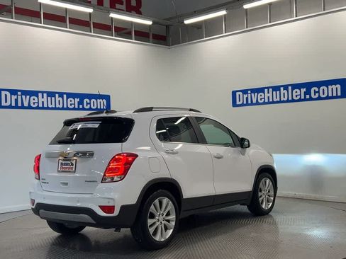 Used 2020 Chevrolet Trax Premier FWD image 2