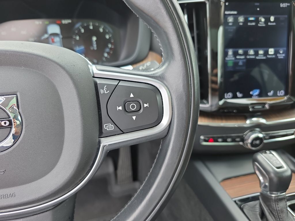 Used 2019 Volvo XC60 T6 Momentum w/ Multimedia Package AWD/4WD image 25