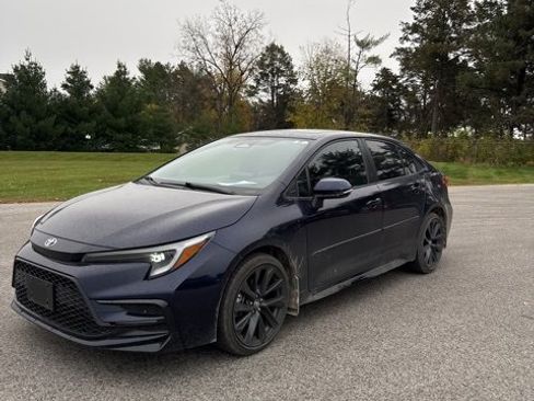 Used 2024 Toyota Corolla SE w/ SE Package image 2