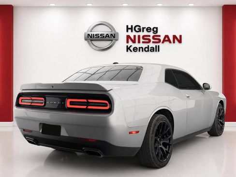 Used 2019 Dodge Challenger SXT RWD image 4