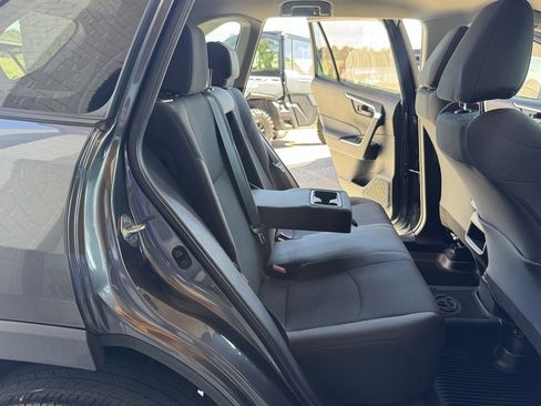 Used 2021 Toyota RAV4 LE image 38