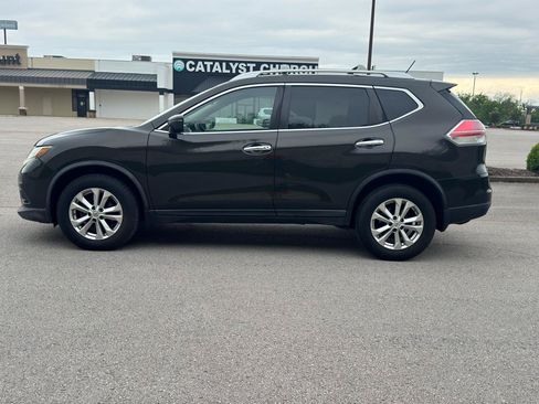 Used 2016 Nissan Rogue SV FWD image 2