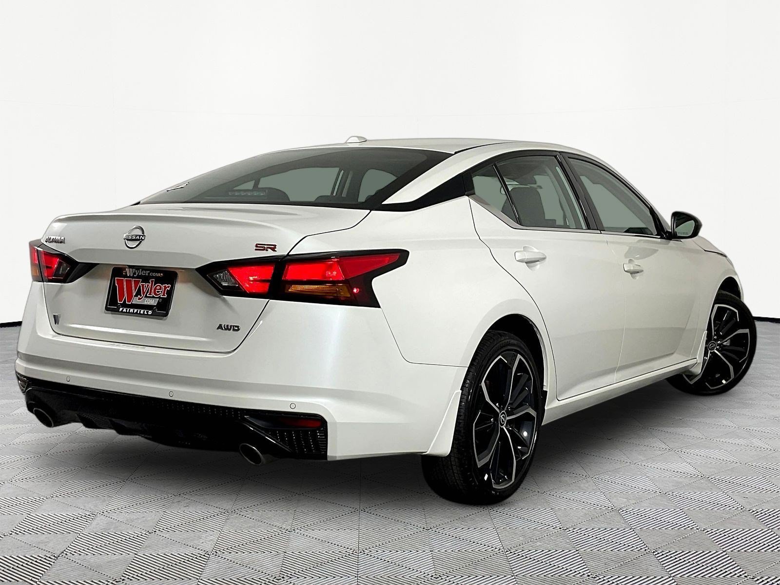 Used 2025 Nissan Altima 2.5 SR w/ SR Premium Package AWD/4WD image 6