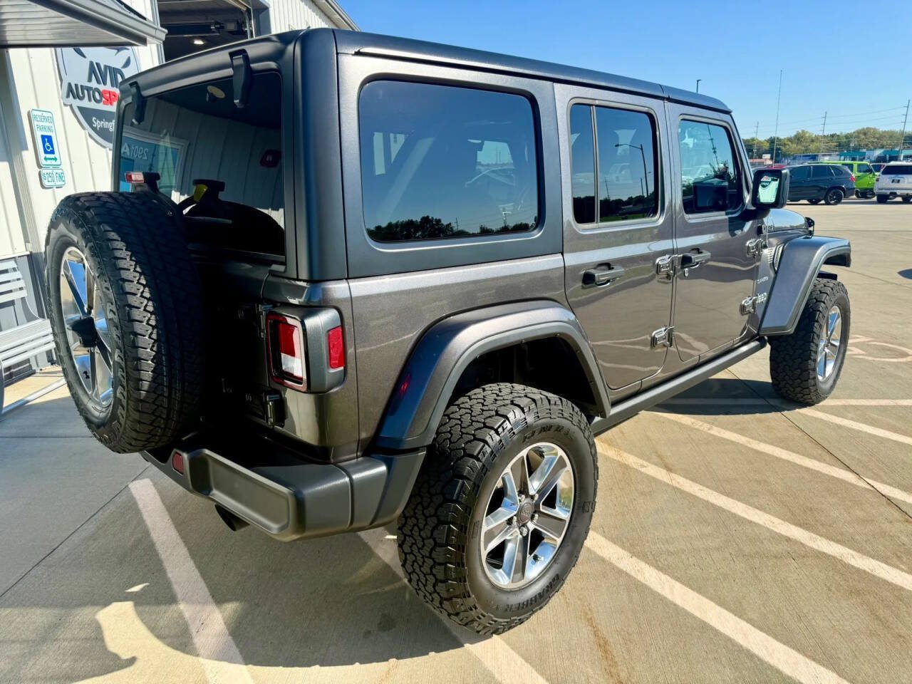Used 2018 Jeep Wrangler Unlimited Sahara AWD/4WD image 8