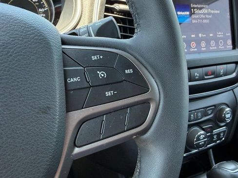 Used 2021 Jeep Cherokee Latitude Lux w/ Comfort/Convenience Group AWD/4WD image 18