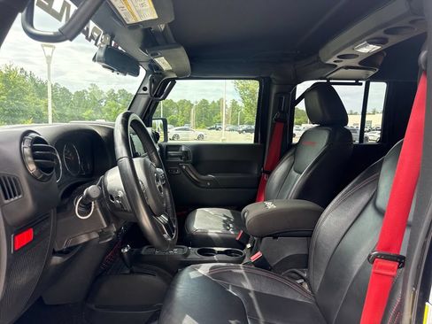 Used 2017 Jeep Wrangler Unlimited Rubicon AWD/4WD image 12