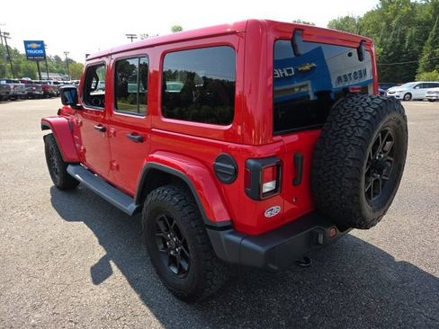 Used 2019 Jeep Wrangler Unlimited Sahara w/ Dual Top Group AWD/4WD image 23
