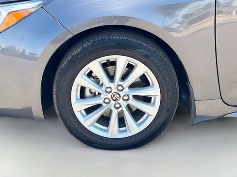 Used 2025 Toyota Corolla SE w/ SE Package FWD image 28