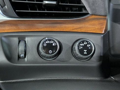 Used 2016 Cadillac Escalade Luxury image 35
