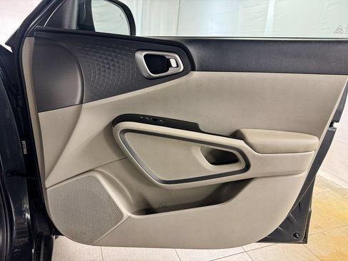Used 2020 Kia Soul S FWD image 16