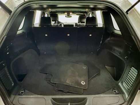 Used 2020 Jeep Grand Cherokee Altitude AWD/4WD image 26