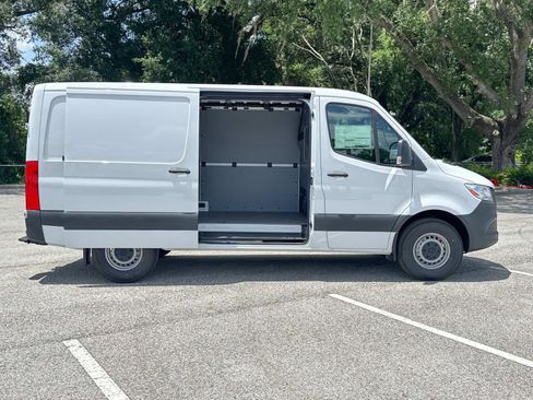 Used 2025 Mercedes-Benz Sprinter 2500 image 3
