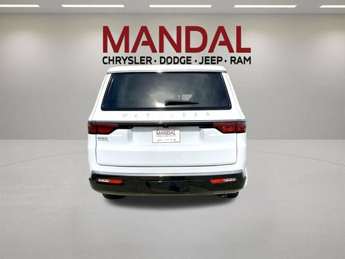 Used 2025 Jeep Wagoneer L Series II AWD/4WD image 7