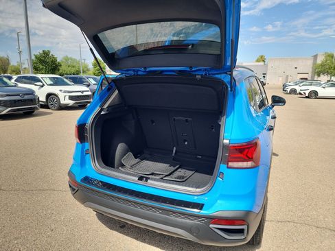 Certified 2024 Volkswagen Taos SE FWD image 34