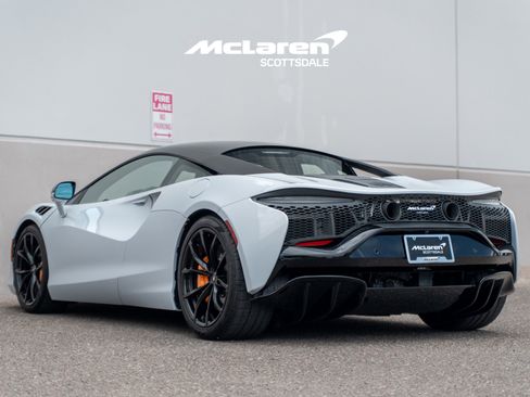 Used 2023 McLaren Artura RWD image 5