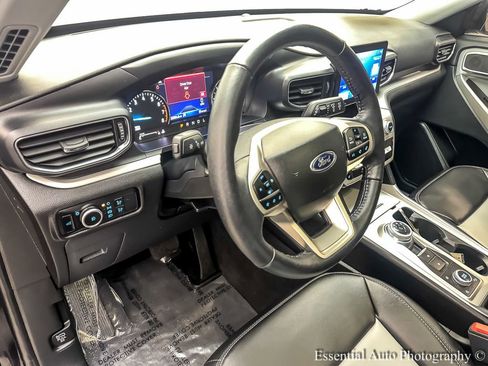 Used 2023 Ford Explorer XLT w/ Equipment Group 202A image 11