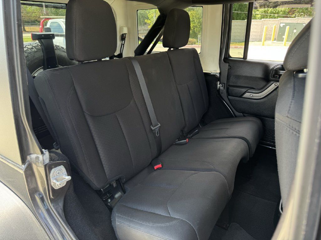 Used 2018 Jeep Wrangler Unlimited Sport S AWD/4WD image 22