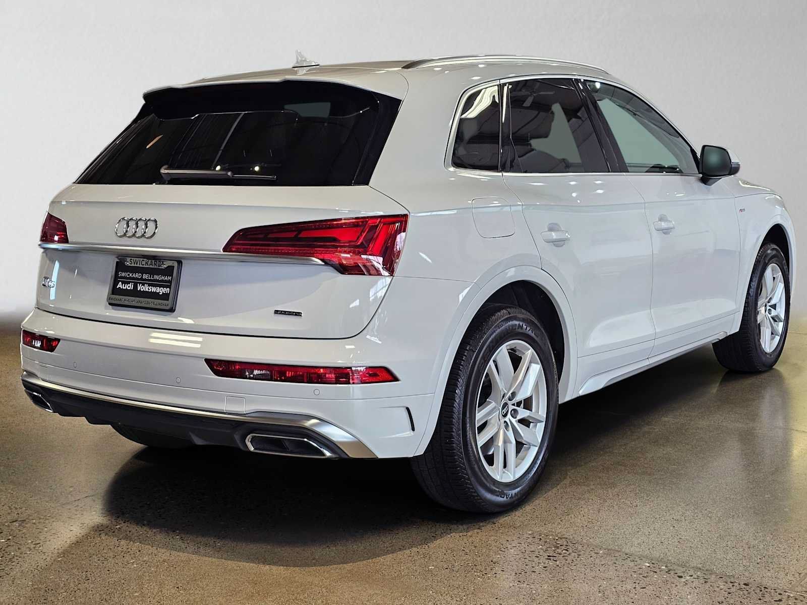 Used 2023 Audi Q5 2.0T Premium w/ Convenience Package AWD/4WD image 3