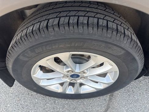 Used 2020 Ford Escape SE image 17