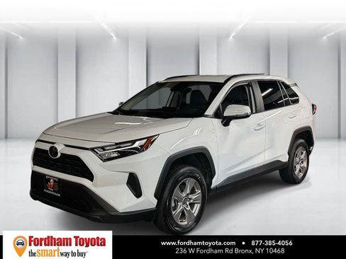 Used 2025 Toyota RAV4 XLE AWD/4WD image 4