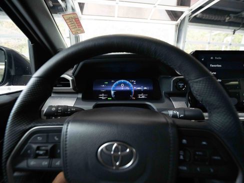 Used 2025 Toyota Tacoma 4x4 Double Cab Hybrid image 15