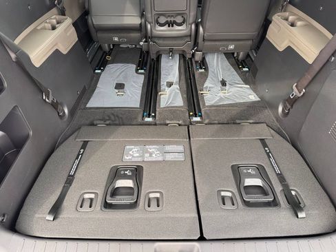 New 2026 Kia Carnival FWD image 14
