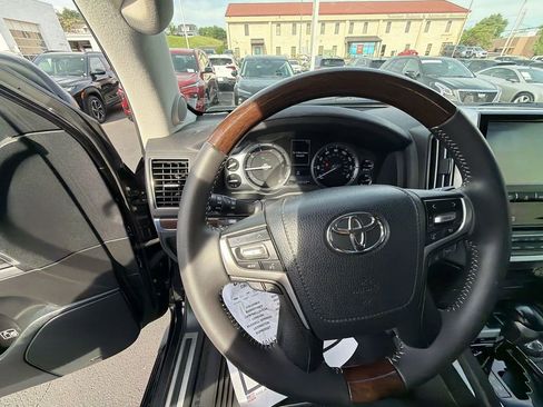 Used 2016 Toyota Land Cruiser AWD/4WD image 20