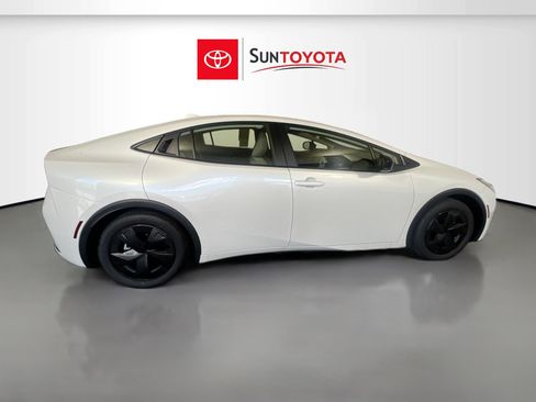 Used 2025 Toyota Prius LE FWD image 2