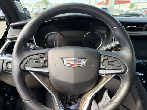 Used 2020 Cadillac XT6 Premium Luxury image 14
