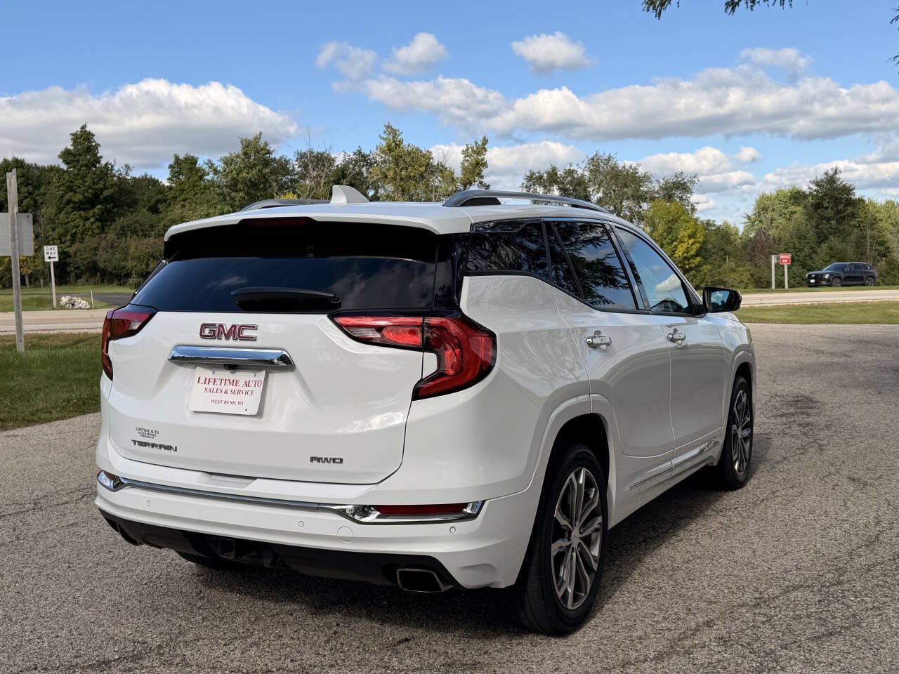 Used 2019 GMC Terrain Denali w/ Advanced Safety Package AWD/4WD image 5