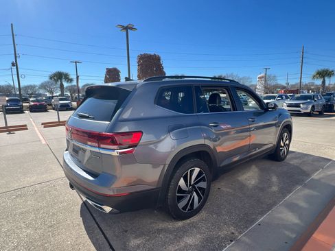 Used 2025 Volkswagen Atlas SE image 12