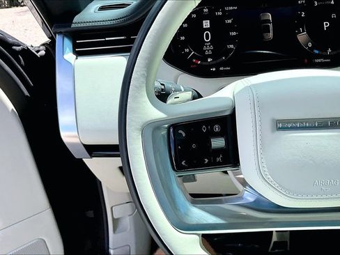 Used 2025 Land Rover Range Rover Long Wheelbase SE image 24